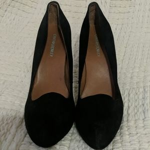 Black suede Cynthia Rowley platform pumps